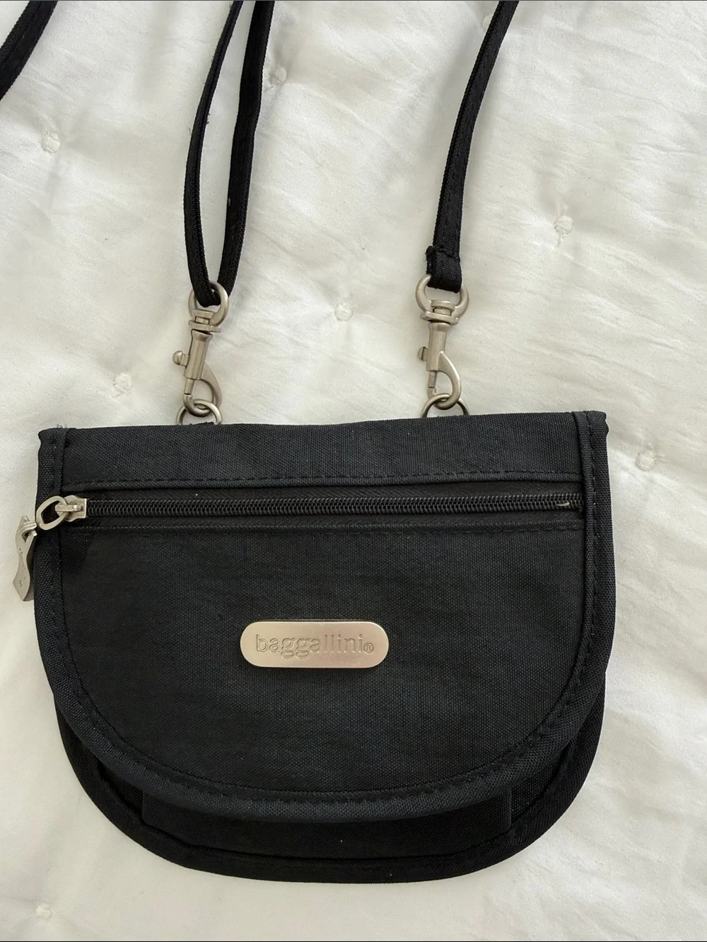 Baggallini Black Mini Bag 4.5x6”